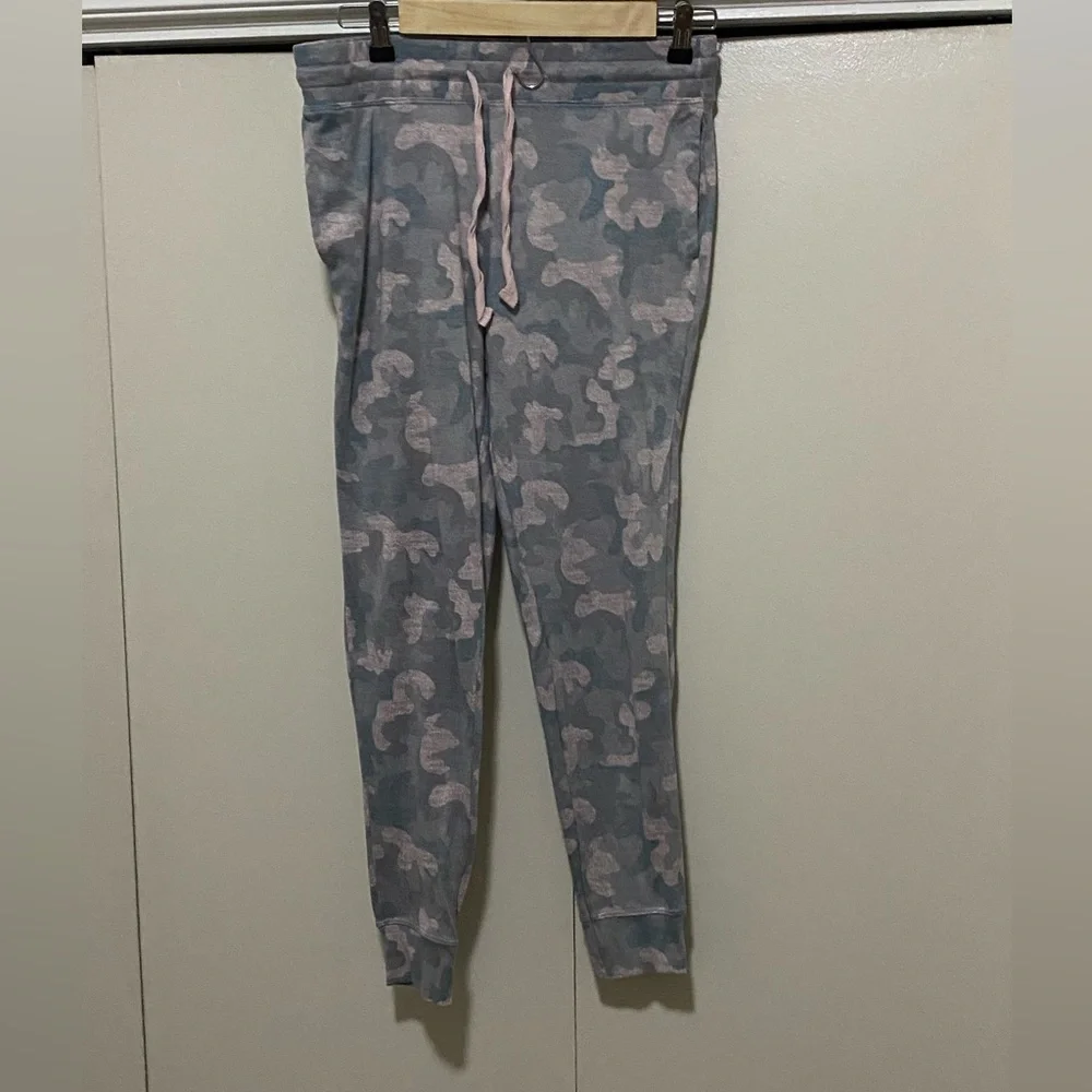 Jacalyn Intimates 2 Piece Camouflage Pajamas. Pink, blue gray tones - Picture 4 of 6